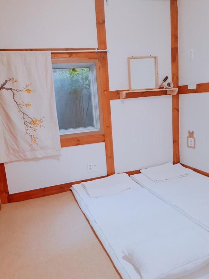 Yujeong Hanok Guesthouse มกโพ ภายนอก รูปภาพ